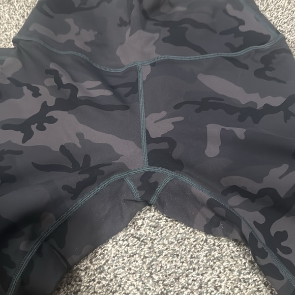 Zyia camo luxe Capri sz 4 - Picture 2 of 2